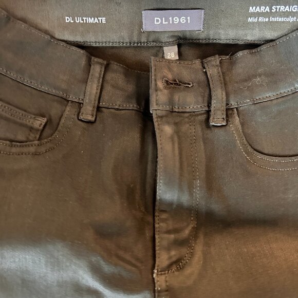 DL1961 - Picture 4 of 5